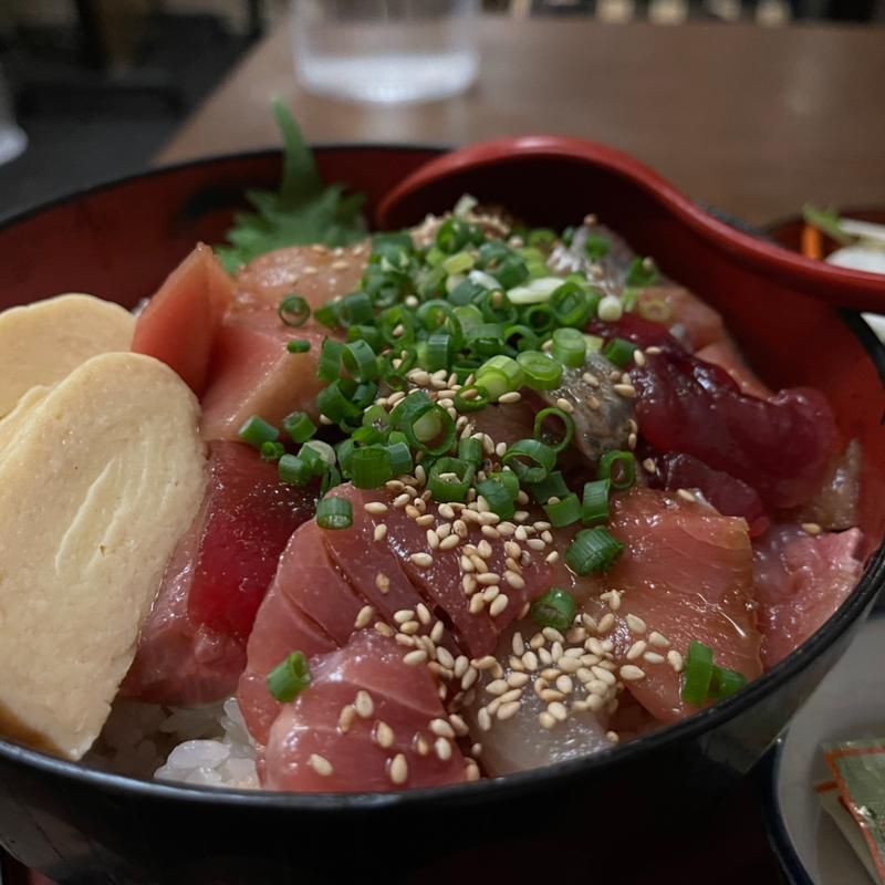 海づけ丼　大盛り(ホルモンと創作料理 どん・ハート)