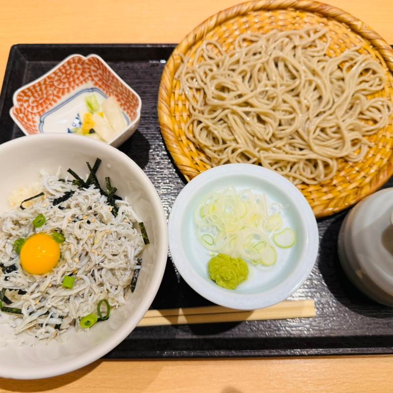 釜揚げシラス丼とそば(吉祥庵 ららぽーとＴＯＫＹＯ－ＢＡＹ店)