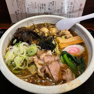 黒醤油ラーメン チャーシュー 牡蠣(じゃらし)