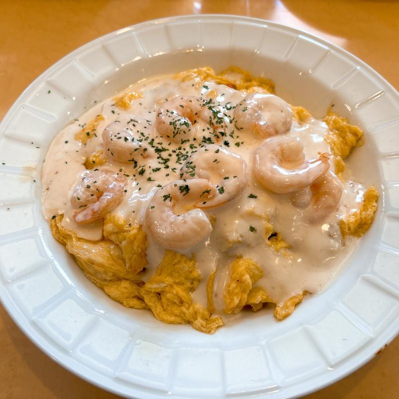 エビクリームオムライス(きっちん 愚留米 （グルメ）)
