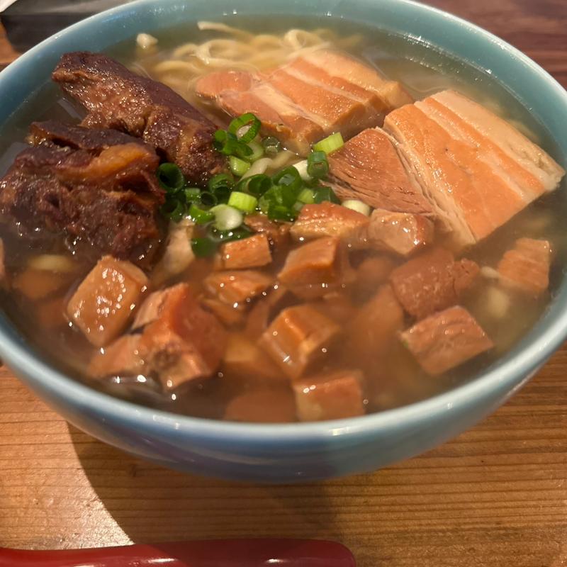 BUNBUNそば(オキナワ ソバ エイブン （Okinawa Soba EIBUN）)