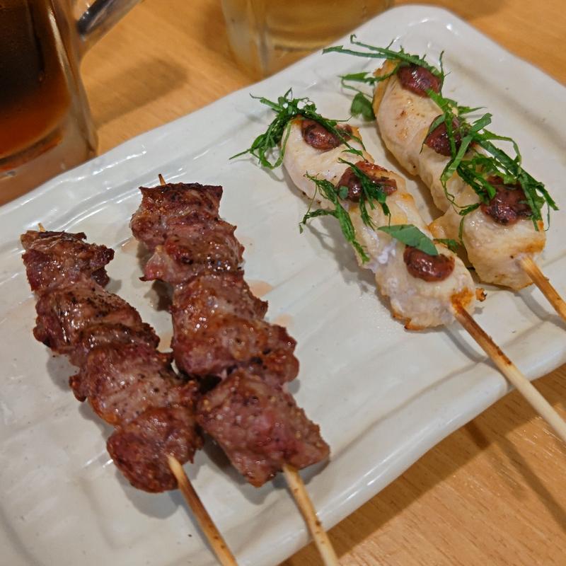 カシラ・ささみ梅しそ(もつ焼き串焼き 肉の佐藤 横浜西口店)