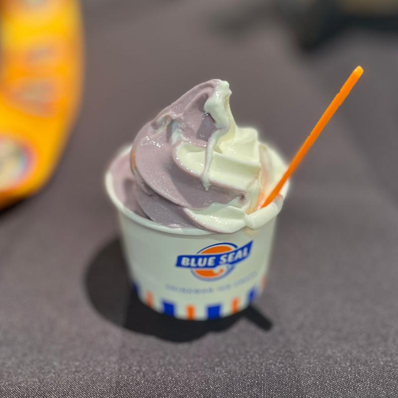 塩ミルクと紅芋ソフトクリーム(ブルーシールカフェ 名古屋栄)