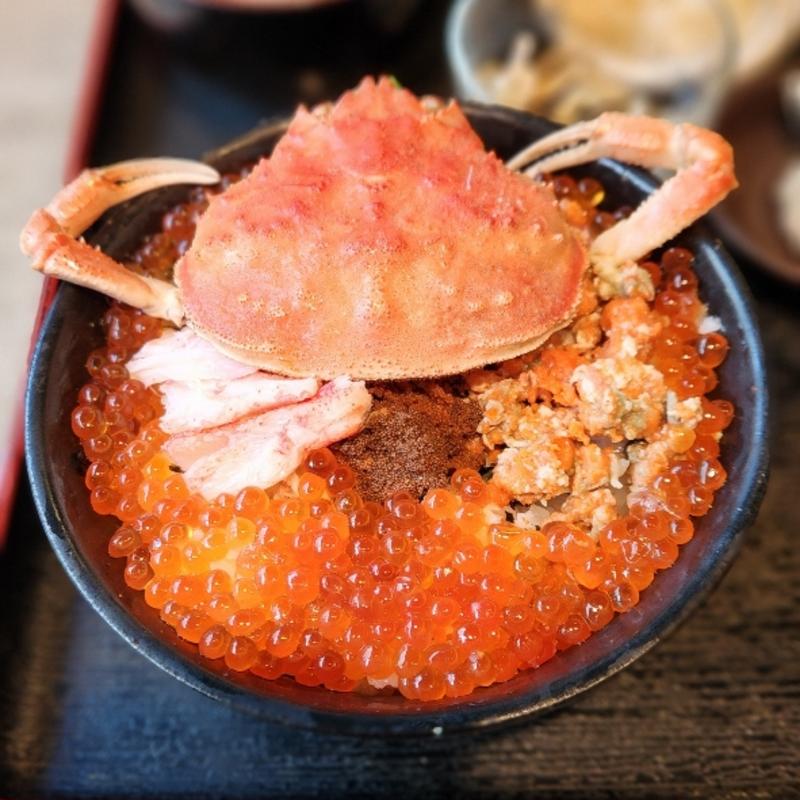 香箱ガニの贅沢丼(海鮮創作 くり木)