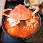 香箱ガニの贅沢丼