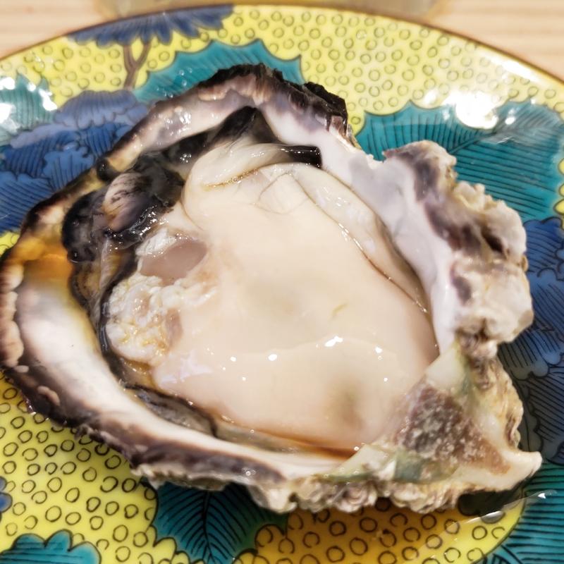 殻つき真牡蠣(貝・海苔巻き 野毛しらはら)