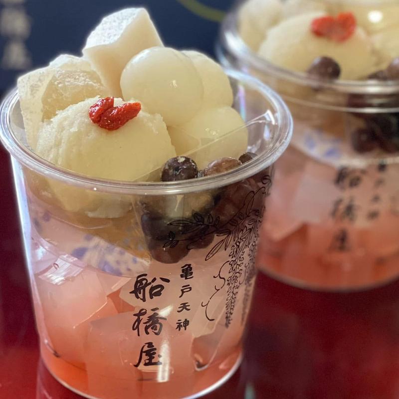 苺ミルク白玉あんみつ(船橋屋 亀戸天神前本店 （ふなばしや）)