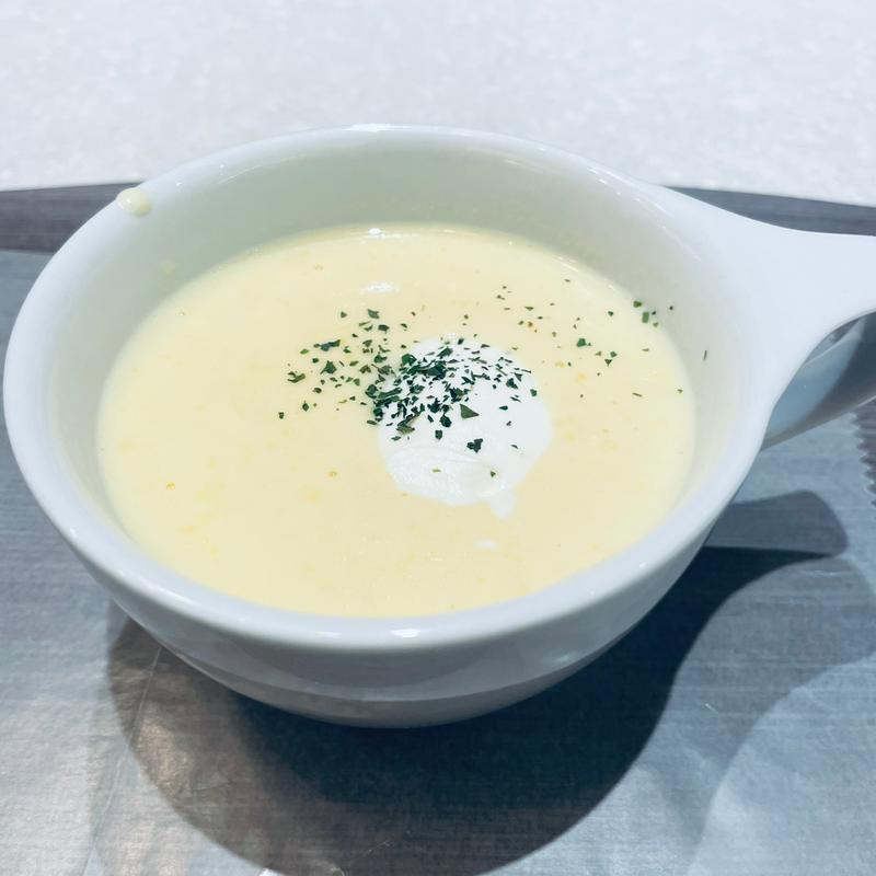 フロマージュブランとコーンのスープ(Petrichor bakery＆Cafe NEWoMan新宿店)