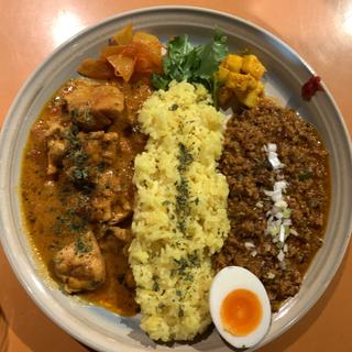 2種あいがけカレー(クエルボス by spice curry KING)