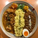2種あいがけカレー(クエルボス by spice curry KING)