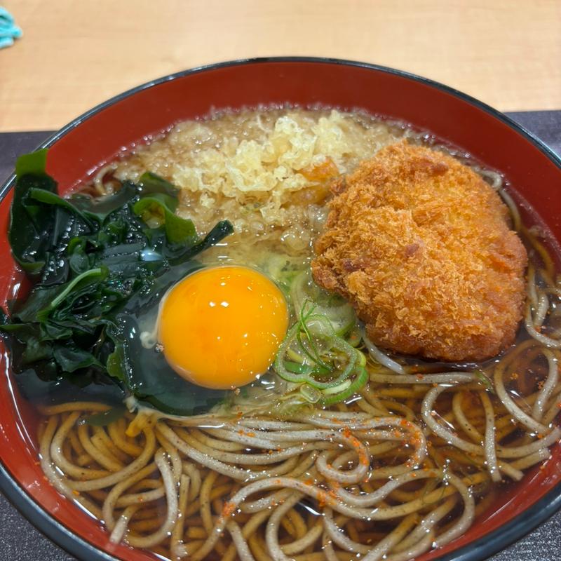 かけそば　生卵、コロッケ(十割そば 二代目長助岡崎美合店)