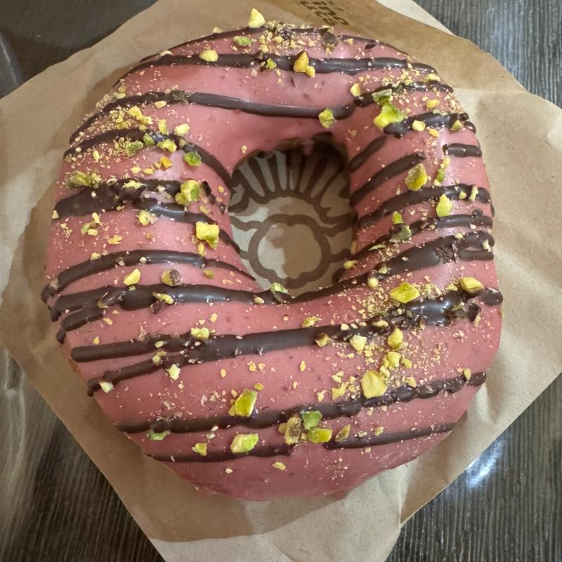 フランボワーズピスタチオ(笑mina donuts)