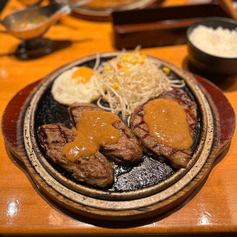 石焼ハンバーグ&リブロースステーキ(目玉焼きトッピング、グレービーソース)(石焼きハンバーグ＆ステーキ Stone Burg ラゾーナ川崎店)