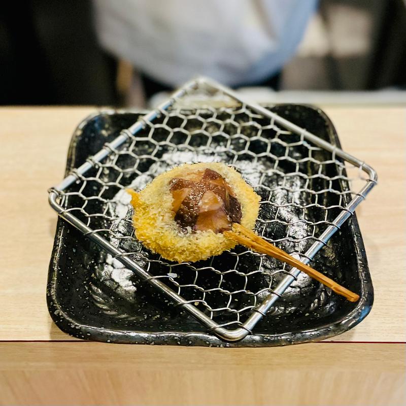 旬の特選串揚げ〆山形そばのコース　椎茸の肉詰め(和食と串揚げ 六角亭 （ろっかくてい）)