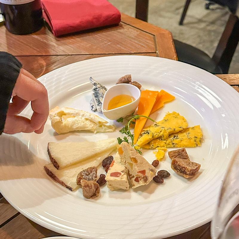 ナチュラルチーズ盛り合わせ 6種(Osteria al Ponte(オステリア アル ポンテ))