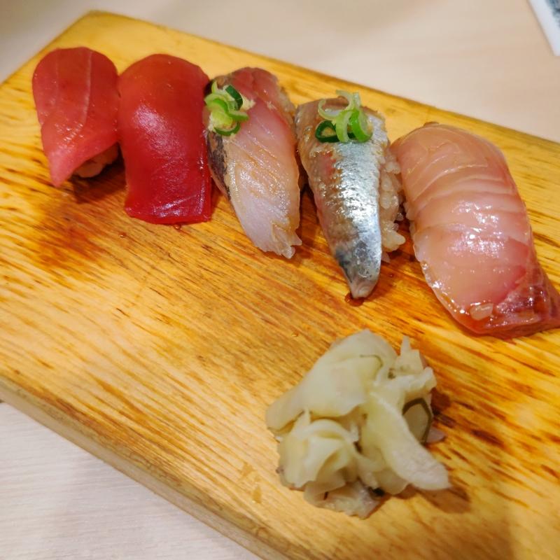 日替わり五貫(すごい煮干ラーメン野毛 すし 釣りきん)