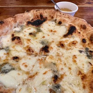 Quattro formaggi(ピッツェリア・エ・バール・ラ・ボラッチャ)