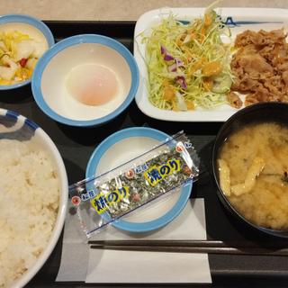 特朝牛皿定食、半熟玉子