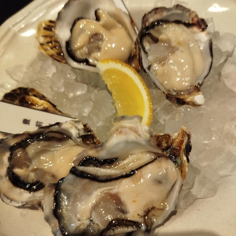 生牡蠣二種盛り(貝殻荘 飯田橋サクラテラス店 )