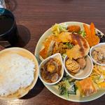 お惣菜プレート(カメイノ食堂)