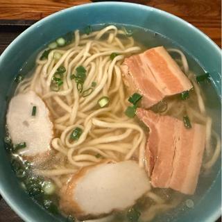 沖縄そば(オキナワ ソバ エイブン （Okinawa Soba EIBUN）)
