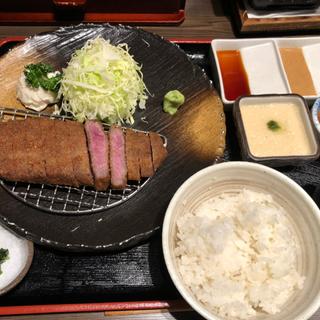 牛カツ麦飯とろろセット