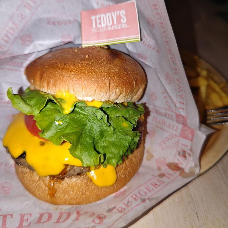 チーズバーガー(Teddy's Bigger Burgers 鎌倉七里ヶ浜店)