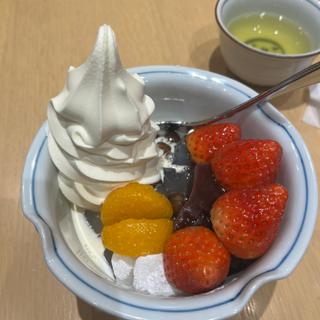 いちごクリームあんみつ