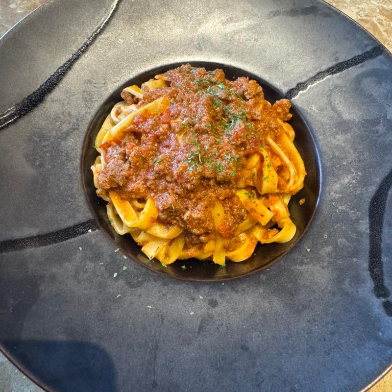 じっくり煮込んだ和牛ミートソースパスタ(田町 銭場精肉店)