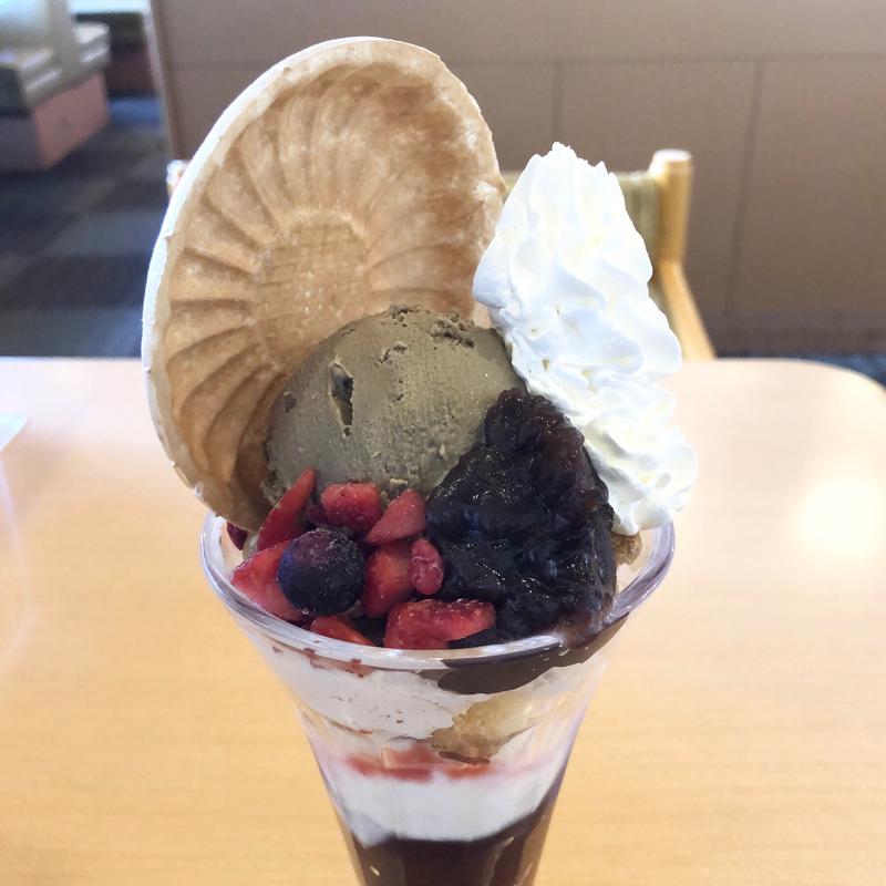 一番摘みほうじ茶アイスと紅茶ゼリーの和風パフェ(ジョイフル 上尾店)