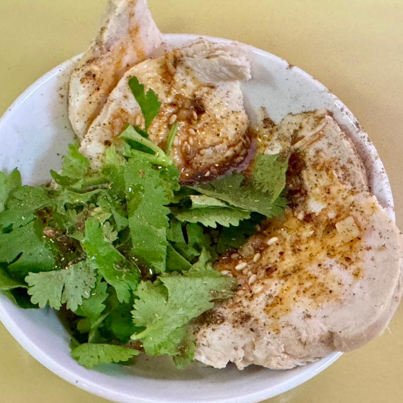 よだれ鶏のパクチーのせ(龍門瀑 )