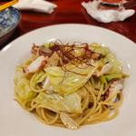 タコとキャベツのパスタ