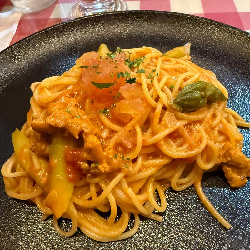 うにとアスパラのトマトクリーム(イタリアンダイニング DoNA 新百合ヶ丘OPA店)