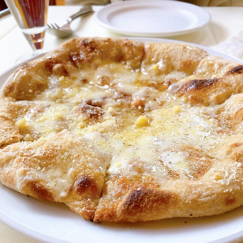 はちみつイタリア4大チーズのピザ(トラットリア マリオ )