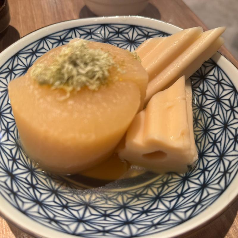 大根・ちくわぶ　あごだし(おでん屋たけし 新宿三丁目店)