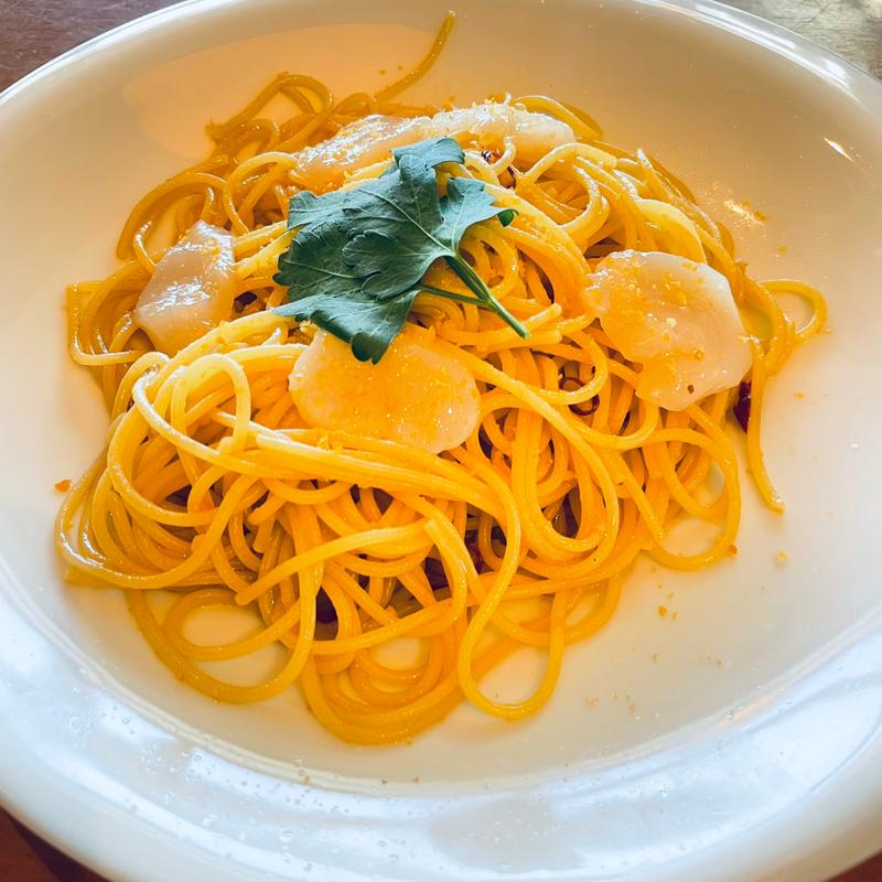 北海道産ホタテとイタリア産カラスミの贅沢ペペロンチーノ(TO THE HERBS 大泉学園店)