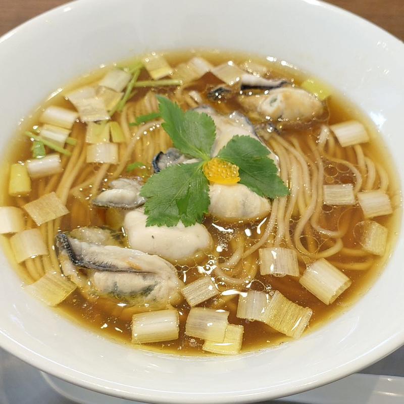 牡蠣と巴醤油の中華そば(麺創房LEO )