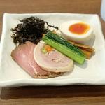 牡蠣と巴醤油の中華そば(麺創房LEO )
