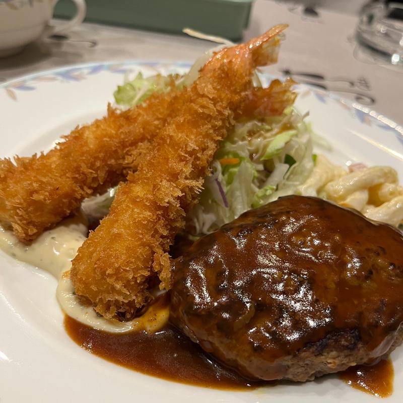 エビフライとハンバーグステーキ(CABIN)