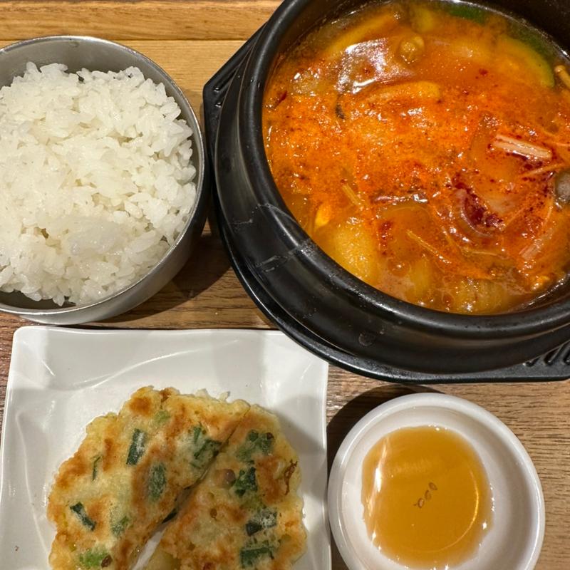 スンドゥブ+チヂミセット(韓美膳（ﾊﾝﾋﾞｼﾞｪ）ららぽーと海老名店)