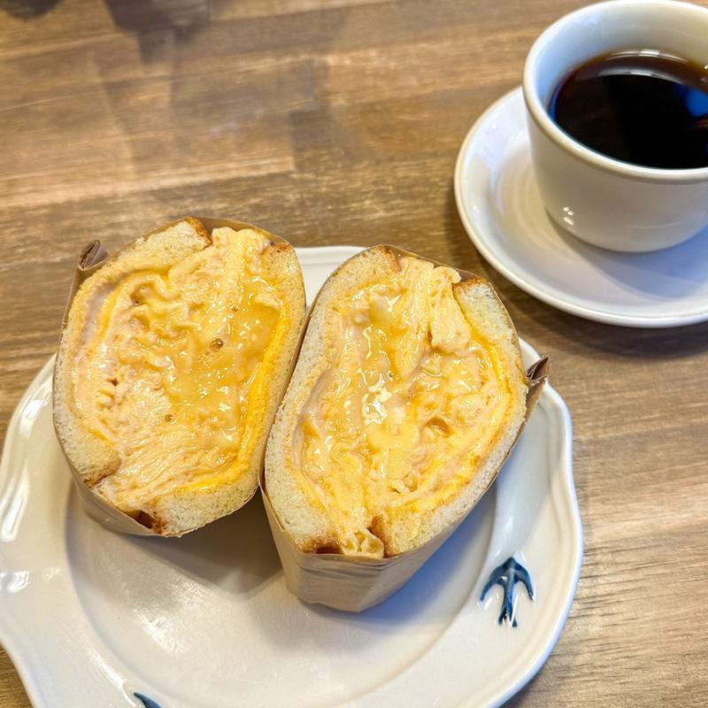 オムレツサンド(天然酵母の食パン専門店つばめパン＆Milk 尼ヶ坂本店)