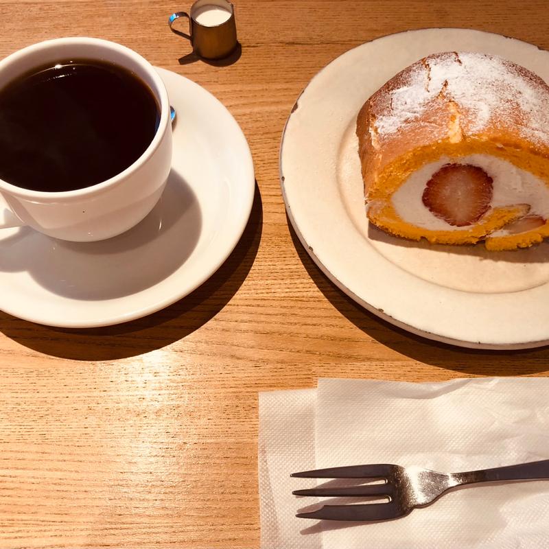 いちごのロールケーキ(ホトリ)