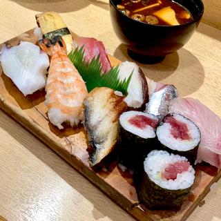 B定食 赤だし付き(まわり寿司 和礼寿司)