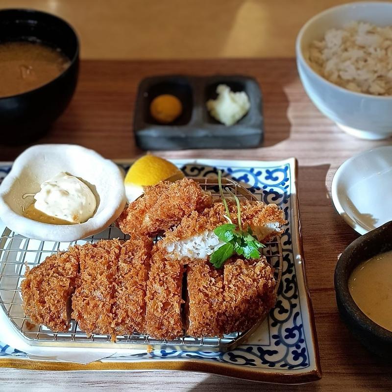 白身魚とランチロース(かつ政鷹岡店)