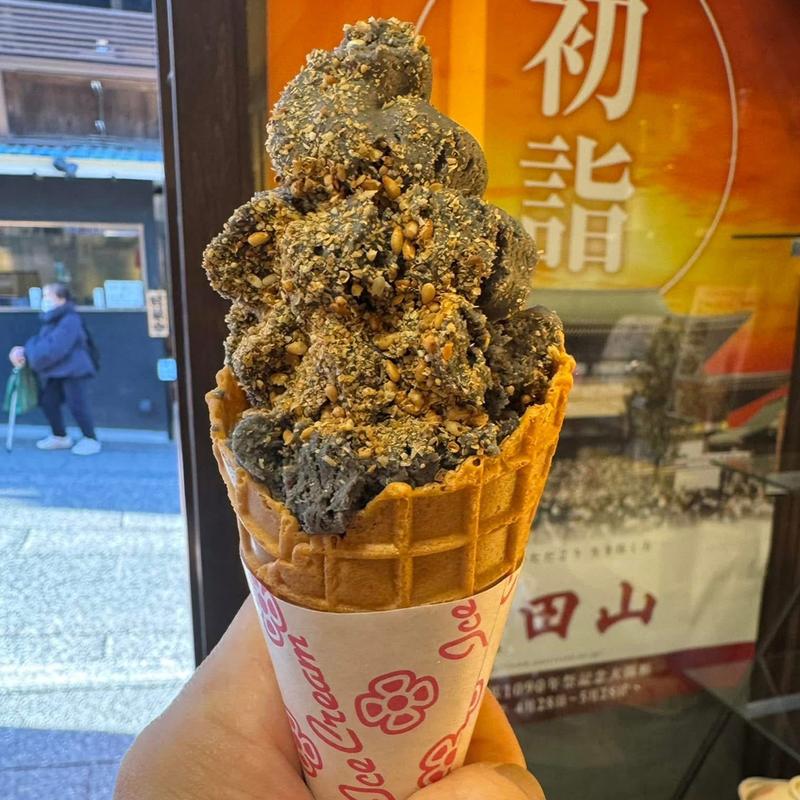 黒胡麻ソフトクリーム(ごま福堂 成田店)