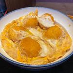 ホタテの玉子とじ丼(梅田軒・酒泉わたゆり)