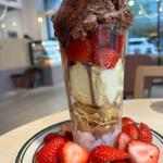 生チョコ苺ブリュレパフェ