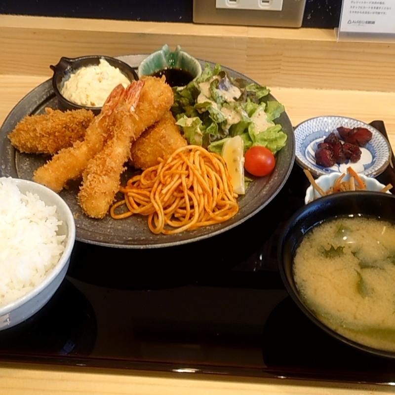 ミックスフライ定食(仲卸のお弁当 愛之助)