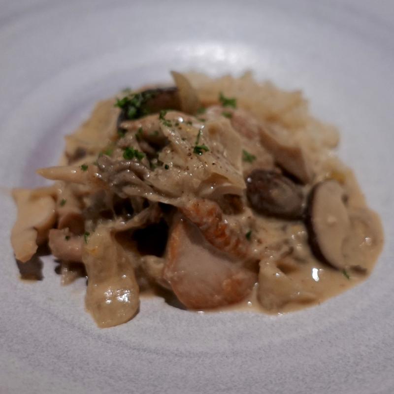 大山鶏のフリカッセ(La Châtaigne)