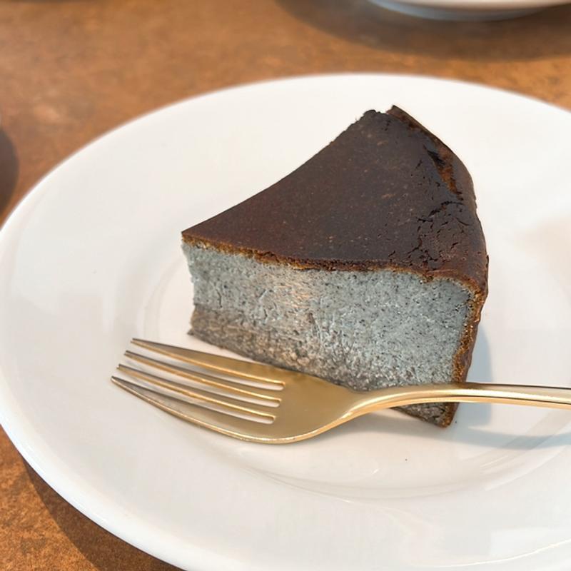 黒胡麻バスクチーズケーキ(marble 蔵前)